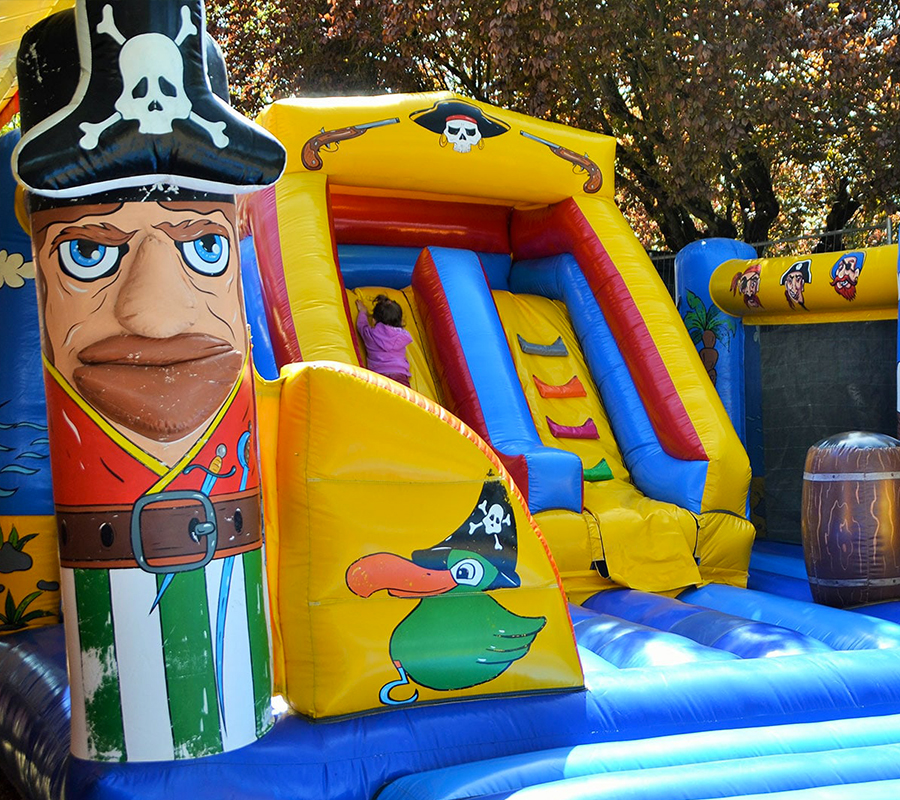 attraction pirate gonflable Family Park